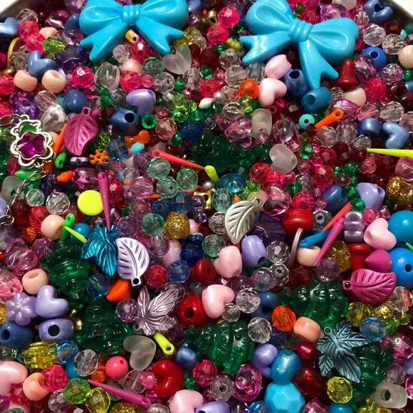 Kids bead soup 2 lbs plus extras huge bundle lot - Picture 2 of 13